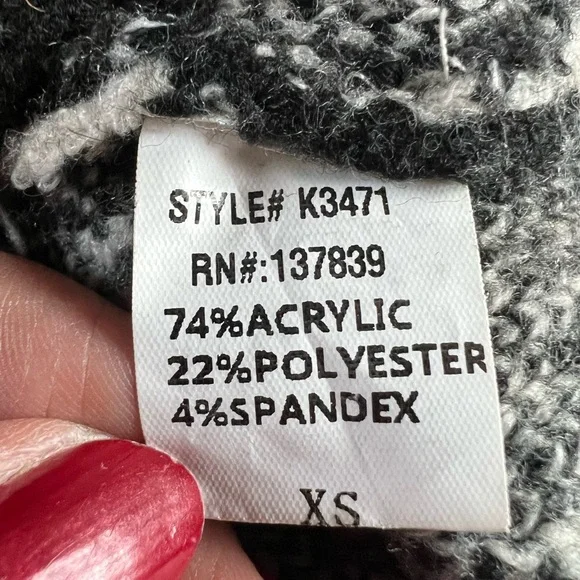 Debut Abstract Black and Cream Sweater - Picture 4 of 5